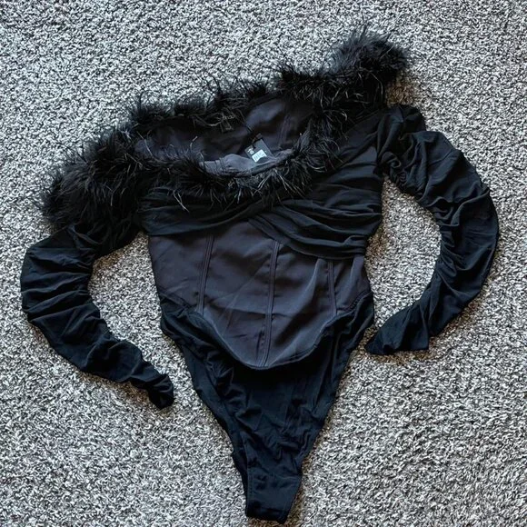 NWT Boohoo Black Feather Trim Off The Shoulder Body Suit Womens 12 Whimsigoth - Picture 2 of 8